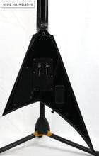 Cargar imagen en el visor de la galería, Jackson X Series RRXMG Rhoads Black with White Pinstripes