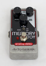 Cargar imagen en el visor de la galería, Electro Harmonix Memory Toy Analog Delay W/ Modulation Pedal