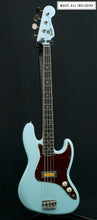 Cargar imagen en el visor de la galería, Fender Gold Foil Jazz Bass Sonic Blue Mex