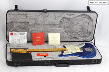 Cargar imagen en el visor de la galería, Fender American Ultra Jazzmaster Cobra Blue
