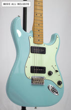 Cargar imagen en el visor de la galería, Fender Noventa Stratocaster P90 Mex Daphne Blue