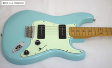 Cargar imagen en el visor de la galería, Fender Noventa Stratocaster P90 Mex Daphne Blue