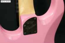 Cargar imagen en el visor de la galería, Fender Japan Limited Edition Hm Strat Flash Pink