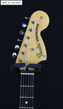 Cargar imagen en el visor de la galería, —Sold—Fender Tom Delonge Stratocaster Mex Surf Green