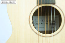 Cargar imagen en el visor de la galería, Sheeran Lowden S02 Sitka Top Bevel Lr Baggs Electroacustica