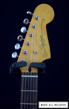 Cargar imagen en el visor de la galería, Squier J Mascis Jazzmaster Vintage White