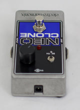 Cargar imagen en el visor de la galería, Electro Harmonix Neo Clone Chorus analog
