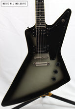 Cargar imagen en el visor de la galería, Epiphone Brendon Small Signature Thunderhorse Explorer Silverburst
