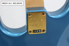 Cargar imagen en el visor de la galería, Squier 40th Anniversary Gold Edition Stratocaster Lake Placid Blue
