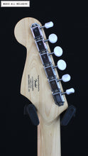 Cargar imagen en el visor de la galería, Squier Fender X Hello Kitty Pink Stratocaster
