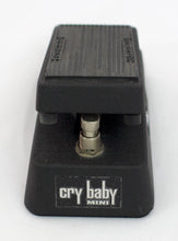 Cargar imagen en el visor de la galería, Dunlop Cry Baby Mini 535q Wah Pedal
