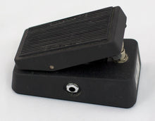 Cargar imagen en el visor de la galería, Dunlop Cry Baby Mini 535q Wah Pedal
