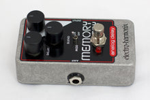 Cargar imagen en el visor de la galería, Electro Harmonix Memory Toy Analog Delay W/ Modulation Pedal
