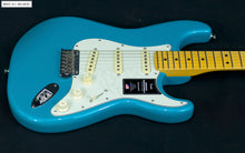 Cargar imagen en el visor de la galería, —Sold—Fender American Professional II Stratocaster Miami Blue
