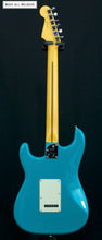 Cargar imagen en el visor de la galería, —Sold—Fender American Professional II Stratocaster Miami Blue
