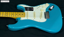 Cargar imagen en el visor de la galería, —Sold—Fender American Professional II Stratocaster Miami Blue
