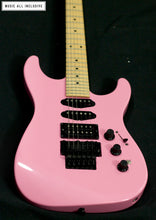 Cargar imagen en el visor de la galería, Fender Japan Limited Edition Hm Strat Flash Pink

