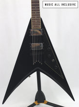 Cargar imagen en el visor de la galería, LTD V-500 Flying V Gloss Black
