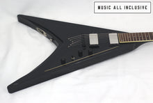 Cargar imagen en el visor de la galería, LTD V-500 Flying V Gloss Black
