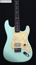 Cargar imagen en el visor de la galería, —Sold—Fender Tom Delonge Stratocaster Mex Surf Green
