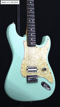 Cargar imagen en el visor de la galería, —Sold—Fender Tom Delonge Stratocaster Mex Surf Green
