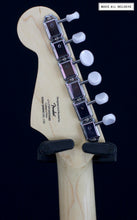 Cargar imagen en el visor de la galería, Squier Fender X Hello Kitty White Stratocaster
